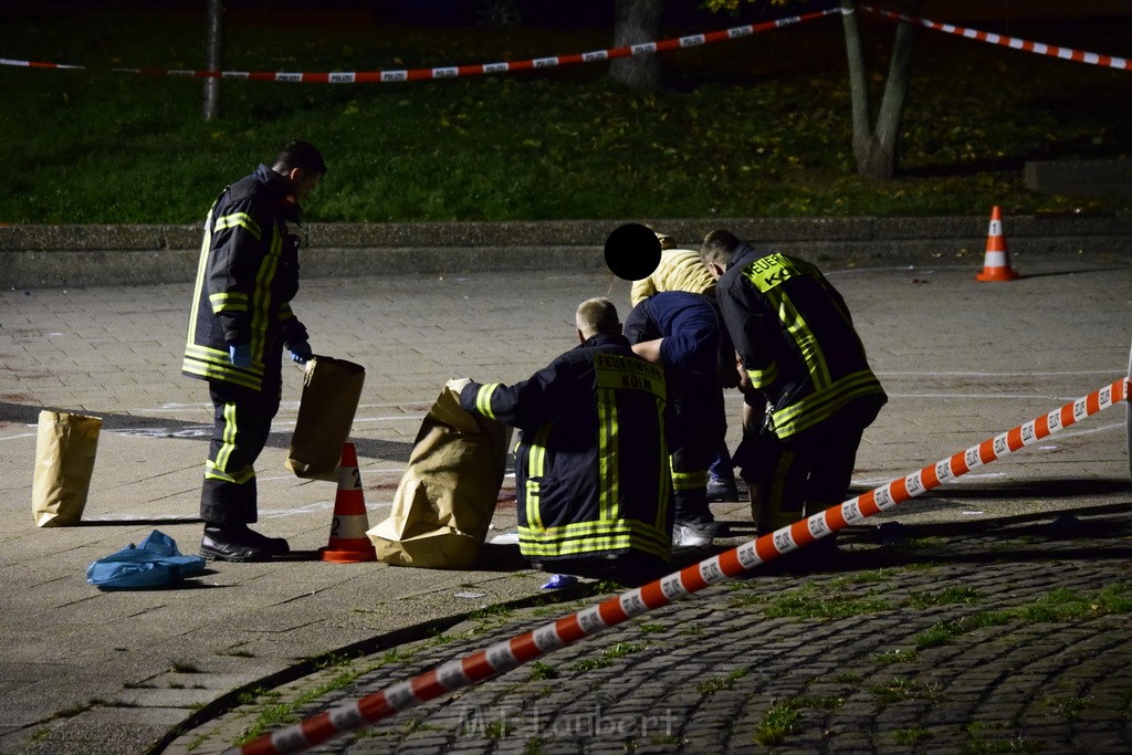 Einsatz BF Messerstecherei Koeln Neustadt Nord Eberplatz Platzmitte P220.JPG - Miklos Laubert